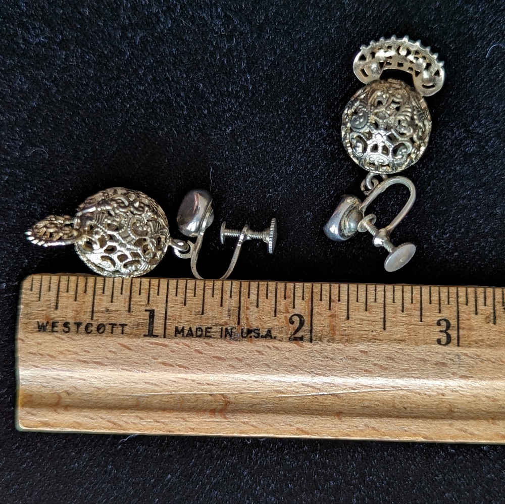 Vintage Screw-Back Filigree Dangling Ball Drop Earrings, Silver Tone - Picture 3 of 5